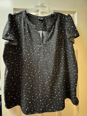 Hilary Radley Black Split-Neck Flutter Sleeve Top with White Confetti Print